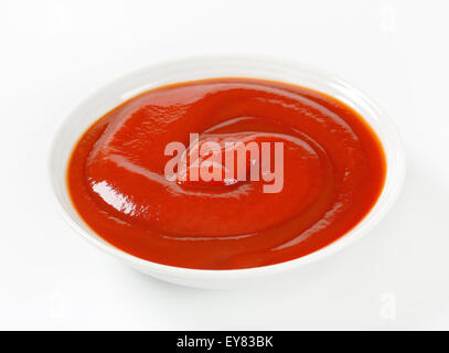 Schüssel mit glatten Tomaten passata Stockfoto