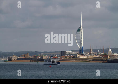 Der Spinnaker Tower von der Fähre aus gesehen. Portsmouth. UK Stockfoto