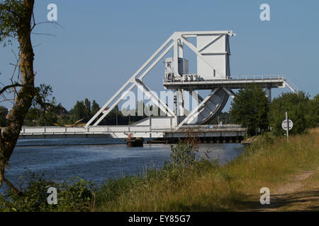 Die bestehende Pegasus-Brücke-Brücke über den Caen-Kanal. Frankreich Stockfoto