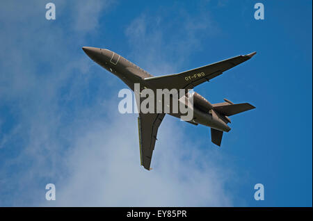 Dassault Falcon 7 X (OY-FWO) verlassen Inverness Airport Highland Schottland. SCO 100.001. Stockfoto