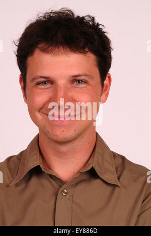 Studio-Porträt der jungen Mann lächelnd Stockfoto