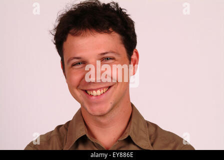 Studio-Porträt der jungen Mann lächelnd Stockfoto