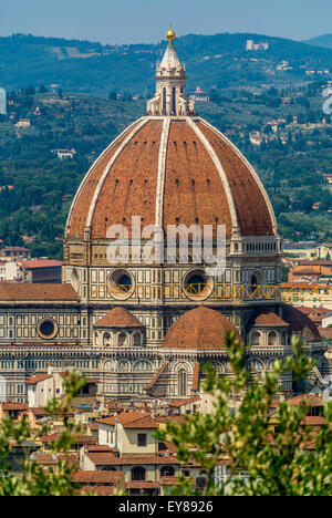 Kathedrale von Florenz mit Touristen auf der Laterne Aussichtsplattform. Florenz, Italien. Stockfoto