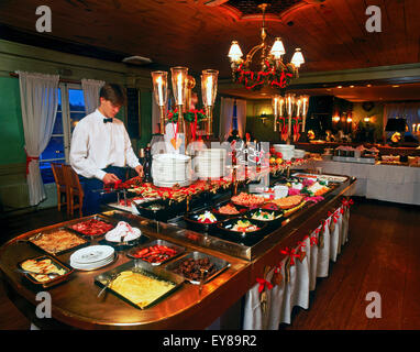 Weihnachtsbuffet oder Julbord auf Stallmastaregarden, das älteste Restaurant in Stockholm, Schweden Stockfoto