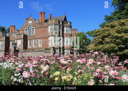 Burton Agnes Hall angesehen vom Hof, Burton Agnes, in der Nähe von Driffield, East Riding of Yorkshire, England, UK Stockfoto