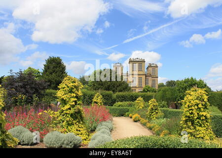Hardwick Hall, Südansicht, Derbyshire, England, Vereinigtes Königreich: ein elisabethanisches Herrenhaus und Garten Stockfoto