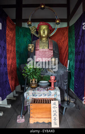 Statue von Buddha im Zuiryuji Tempel in Takaoka, Toyama, Japan Stockfoto