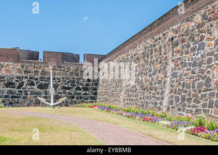 Alte Schiffe Anker vor das Castle of Good Hope, erbaut zwischen 1666 und 1679 von der niederländischen Ostindien-Kompanie Stockfoto