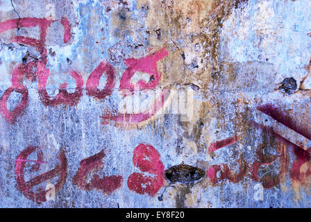 Indianer auf Wand, Mumbai, Maharashtra, Indien zu schreiben. Stockfoto