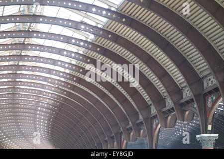 Eisen-Dachkonstruktion York Bahnhof geschwungene viktorianischen 1877 Stockfoto