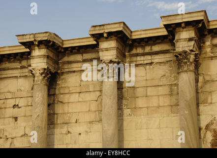 Griechenland. Athen. Hadrian Bibliothek. 132 n. Chr. vom römischen Kaiser Hadrian gegründet. Nordseite von der Akropolis in Athen. Corintian Bestellung. Detail. Stockfoto