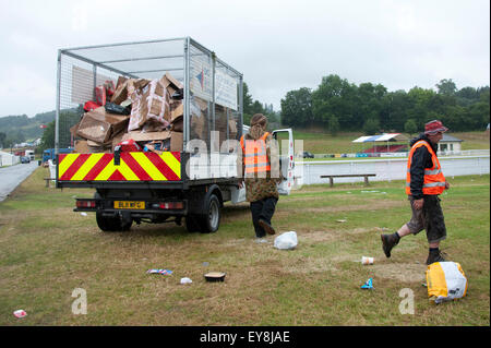 Llanelwedd, Powys, UK. 24. Juli 2015. Das Wetter ist regnerisch für die Clearup nach dieser Wochen Royal Welsh Agricultural Show. Bildnachweis: Graham M. Lawrence/Alamy Live-Nachrichten. Stockfoto