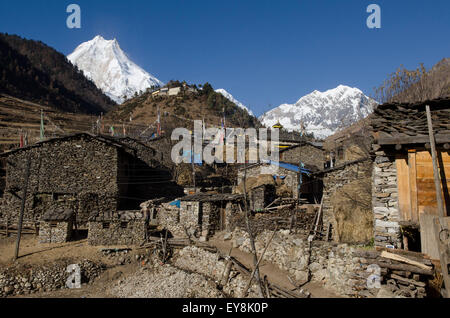 die Aussicht auf Mt. Manaslu aus dem Dorf Lho in das Nubri-Tal in Nepal Stockfoto