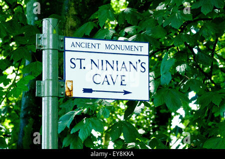 Melden Sie für Wanderweg führt zum St. Ninian Höhle, Nr Fund, Wigtownshire, Machars, Dumfries & Galloway, Schottland, UK Stockfoto