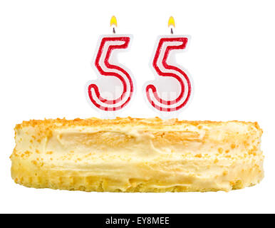 Geburtstagstorte mit Kerzen Nummer fünfundfünfzig isoliert auf weißem Hintergrund Stockfoto