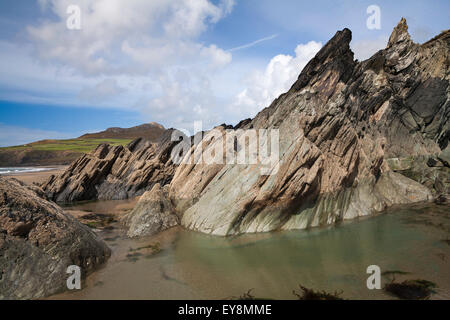 Dramatische Landschaft von Strand und Küste in Whitesands Bay, Pembrokeshire Coast National Park, Wales Großbritannien im Mai Stockfoto