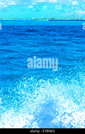 Boden Sie in Mexiko Froath und blauen Schaum Sea Drop Sonnentag Welle Stockfoto
