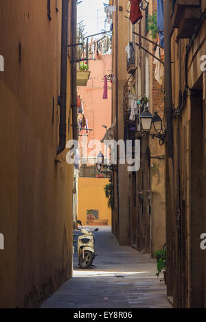 Schmale Straße von Barcelona Stockfoto