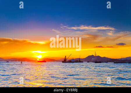 Sonne Sonnenuntergang am Feuer in Hong Kong Stockfoto