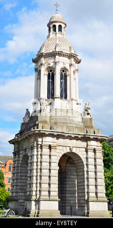 Das Campanile in Bundesplatz auf dem Campus des Trinity College Dublin in Irland. Stockfoto