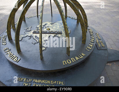 Denkmal "Das geographische Zentrum Europas" in Polozk am 9. Juni, 2015.Belarus Stockfoto