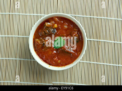 Laal Maans - Fleischcurry aus Rajasthan, Indien. Mutton Curry zubereitet in einer Sauce aus Quark und scharfe Gewürze wie z. B. rote Chilischoten Stockfoto