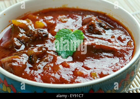 Laal Maans - Fleischcurry aus Rajasthan, Indien. Mutton Curry zubereitet in einer Sauce aus Quark und scharfe Gewürze wie z. B. rote Chilischoten Stockfoto