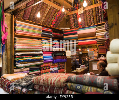 Textilgeschäft in den großen Basar, Istanbul, Türkei Stockfoto