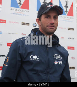 Amerikas Cup Skipper Tage zwei Southsea Event Village Southsea, Hampshire Freitag, 24. Juli 2015.   Da schlechtes Wetter weiterhin die South America Cup auf Southsea Common Oracle Team USA Skipper einen Dämpfer aufsetzen lash: Jimmy Spithill Artemis Racing Skipper: Nathan Outteridge, BAR – Ben Ainslie Racing Skipper/Steuermann: Sir Ben Ainslie Softbank Team Japan Skipper: Dean Barker Groupama Team Frankreich Skipper / Steuermann: Franck Cammas, Emirates Team New Zealand Skipper: Peter Burling. Tägliche Pressekonferenz Credit: Uknip / Alamy Live News Stockfoto