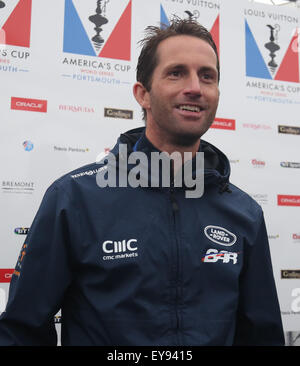 Amerikas Cup Skipper Tage zwei Southsea Event Village Southsea, Hampshire Freitag, 24. Juli 2015.   Da schlechtes Wetter weiterhin die South America Cup auf Southsea Common Oracle Team USA Skipper einen Dämpfer aufsetzen lash: Jimmy Spithill Artemis Racing Skipper: Nathan Outteridge, BAR – Ben Ainslie Racing Skipper/Steuermann: Sir Ben Ainslie Softbank Team Japan Skipper: Dean Barker Groupama Team Frankreich Skipper / Steuermann: Franck Cammas, Emirates Team New Zealand Skipper: Peter Burling. Tägliche Pressekonferenz Credit: Uknip / Alamy Live News Stockfoto