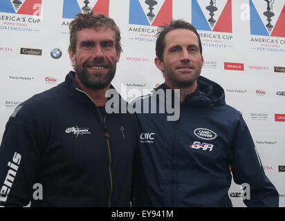 Amerikas Cup Skipper Tage zwei Southsea Event Village Southsea, Hampshire Freitag, 24. Juli 2015.   Da schlechtes Wetter weiterhin die South America Cup auf Southsea Common Oracle Team USA Skipper einen Dämpfer aufsetzen lash: Jimmy Spithill Artemis Racing Skipper: Nathan Outteridge, BAR – Ben Ainslie Racing Skipper/Steuermann: Sir Ben Ainslie Softbank Team Japan Skipper: Dean Barker Groupama Team Frankreich Skipper / Steuermann: Franck Cammas, Emirates Team New Zealand Skipper: Peter Burling. Tägliche Pressekonferenz Credit: Uknip / Alamy Live News Stockfoto