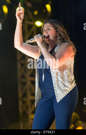 Eau Claire, Wisconsin, USA. 23. Juli 2015. Country-Sängerin HILLARY SCOTT von Lady Antebellum führt Leben auf dem Land Jam USA Music Festival in Eau Claire, Wisconsin (Credit-Bild: © Daniel DeSlover über ZUMA Draht) Stockfoto