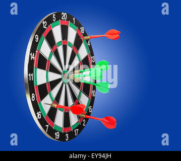 Dartscheibe mit der Gewinner und die Verlierer-darts Stockfoto