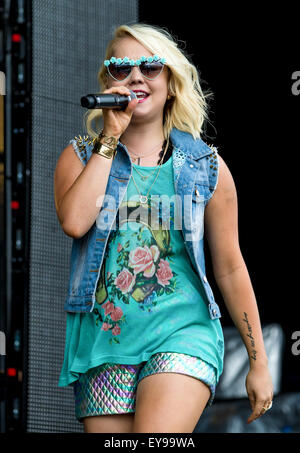 Brooklyn, Michigan, USA. 19. Juli 2015. RAELYNN führt auf 2015 schneller Pferde Festival auf dem Michigan International Speedway in Brooklyn, MI am 19. Juli 2015 (Image Credit: © Marc Nader über ZUMA Draht) Stockfoto