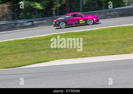 Lakeville, NY, USA. 24. Juli 2015. Lakeville, NY - 24. Juli 2015: Die CRG-I Do Kreditvereinbarungen Honda Civic Si Rennen durch die Kurven bei der Continental Reifen SportsCar Challenge in Lime Rock Park in Lakeville, New York. Bildnachweis: Csm/Alamy Live-Nachrichten Stockfoto