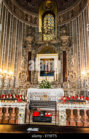 Symbol der Jungfrau Maria in Monreale Kathedrale in Sizilien, Italien Stockfoto