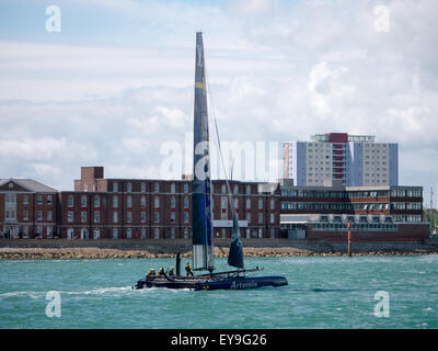 Artemis Team Schweden mit dem Tragflächenboot in Portsmouth Harbour Stockfoto