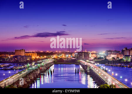 Charleston, South Carolina, USA Skyline über den Ashley River. Stockfoto