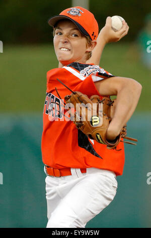 Aberdeen, Maryland, USA. 24. Juli 2015. 24. Juli 2015: Austin Carr (5) der Harford County (MD) Stellplätze gegen Osten Brandywine (PA) während der ersten Inning im Spiel zwischen Mid-Atlantic und Harford County während Cal Ripken World Series auf die Ripken Erfahrung angetrieben von Under Armour in Aberdeen, Maryland. Jon Durr/Ripken Baseball/CSM/Alamy Live-Nachrichten Stockfoto