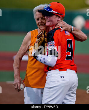 Aberdeen, Maryland, USA. 24. Juli 2015. 24. Juli 2015: Szenen aus der Eröffnungsabend Matchup zwischen Mid-Atlantic und Harford County während Cal Ripken World Series auf die Ripken Erfahrung angetrieben von Under Armour in Aberdeen, Maryland. Scott Serio/Ripken Baseball/CSM/Alamy Live-Nachrichten Stockfoto