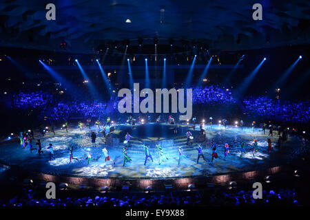 Kazan. 24. Juli 2015. Die feierliche Eröffnung des 2015 FINA Weltmeisterschaften fand in Kazan, Russland, 24. Juli 2015 © Pavel Bednyakov/Xinhua/Alamy Live News Stockfoto