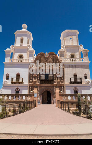 Die historische spanische Mission, San Xavier del Bac in der Nähe von Tucson, Arizona, USA. Stockfoto