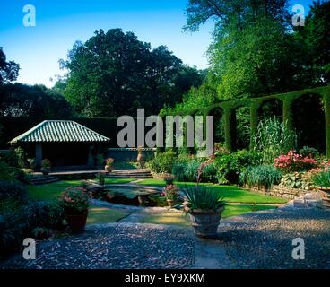 Mount Stewart, Co Down, Irland; Spanischer Garten In einem Gebäude aus dem 18. Jahrhundert, National Trust Stockfoto