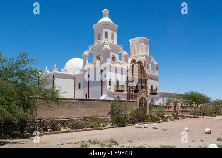Die historische spanische Mission, San Xavier del Bac in der Nähe von Tucson, Arizona, USA. Stockfoto
