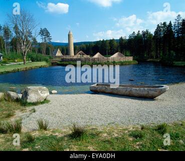 Rundturm & Crannog, Ulster History Park, in der Nähe von Omagh, Co Tyrone, Irland Stockfoto