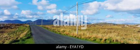 Ländliche Straßen, Roundstone, Connemara, Co. Galway, Irland Stockfoto