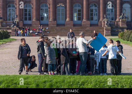 Saverne, Frankreich, Grundschueler während Sportunterricht im Schlosspark Stockfoto