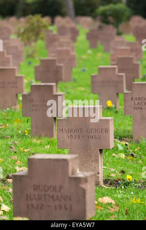 Karlsruhe, Deutschland, Gräber der Luft Kriegsopfer des zweiten Weltkriegs Stockfoto