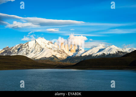 Cuernos del Paine und Amarga Lagune, Torres del Paine Nationalpark, chilenischen Patagonien, Chile Stockfoto