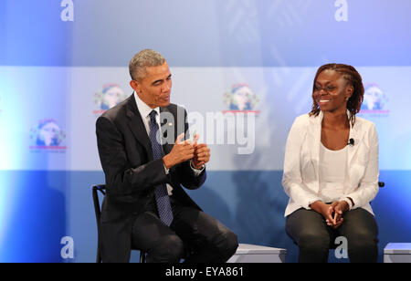 Nairobi, Kenia. 25. Juli 2015. US-Präsident Barack Obama (L) auf die Öffnung Plenum des Global Entrepreneurship Summit in Nairobi, Kenia, am 25. Juli 2015 Gesten. US-Präsident Barack Obama besucht die Gipfel am Samstag und bejubelt Afrikas enorme Potenzial. Kenia ist das erste Land in Afrika südlich der Sahara, der Gipfel auszurichten. (Xinhua/Pan Siwei) (Dzl) Bildnachweis: Xinhua/Alamy Live-Nachrichten Stockfoto